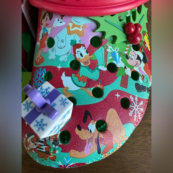 Mickey Mouse and Friends Holiday Adult Crocs - Men’s size 6, Women’s size 8 -NWT - Picture 5 of 10